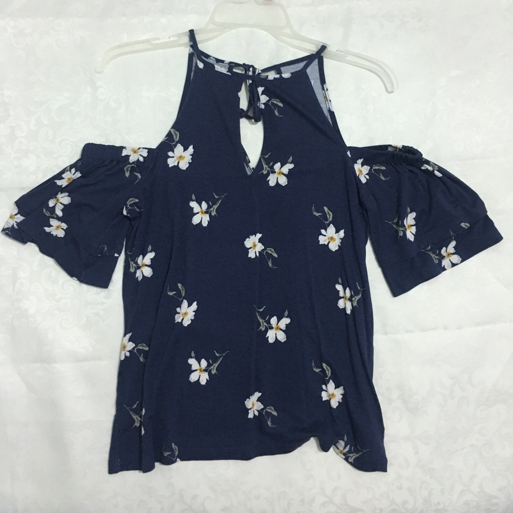 AEO soft & sexy crepe keyhole cold shoulder top